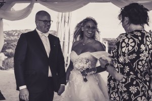 Rednerin für freie Trauungen
hier gestalte ich Euch ganz individuell mit Euch und in jeder von Euch gewünschten Location auf Sardinien Eure Zeremonie. 